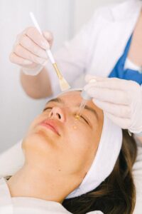 4 powody, dlaczego potrzebujesz naturalnego serum do twarzy