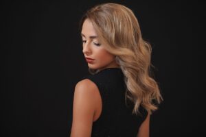 Piękne włosy – jakie produkty pomogą utrzymać je w dobrej formie?